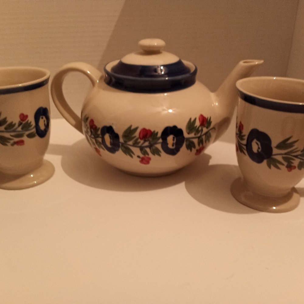 COPY - Vintage tea pot and mugs